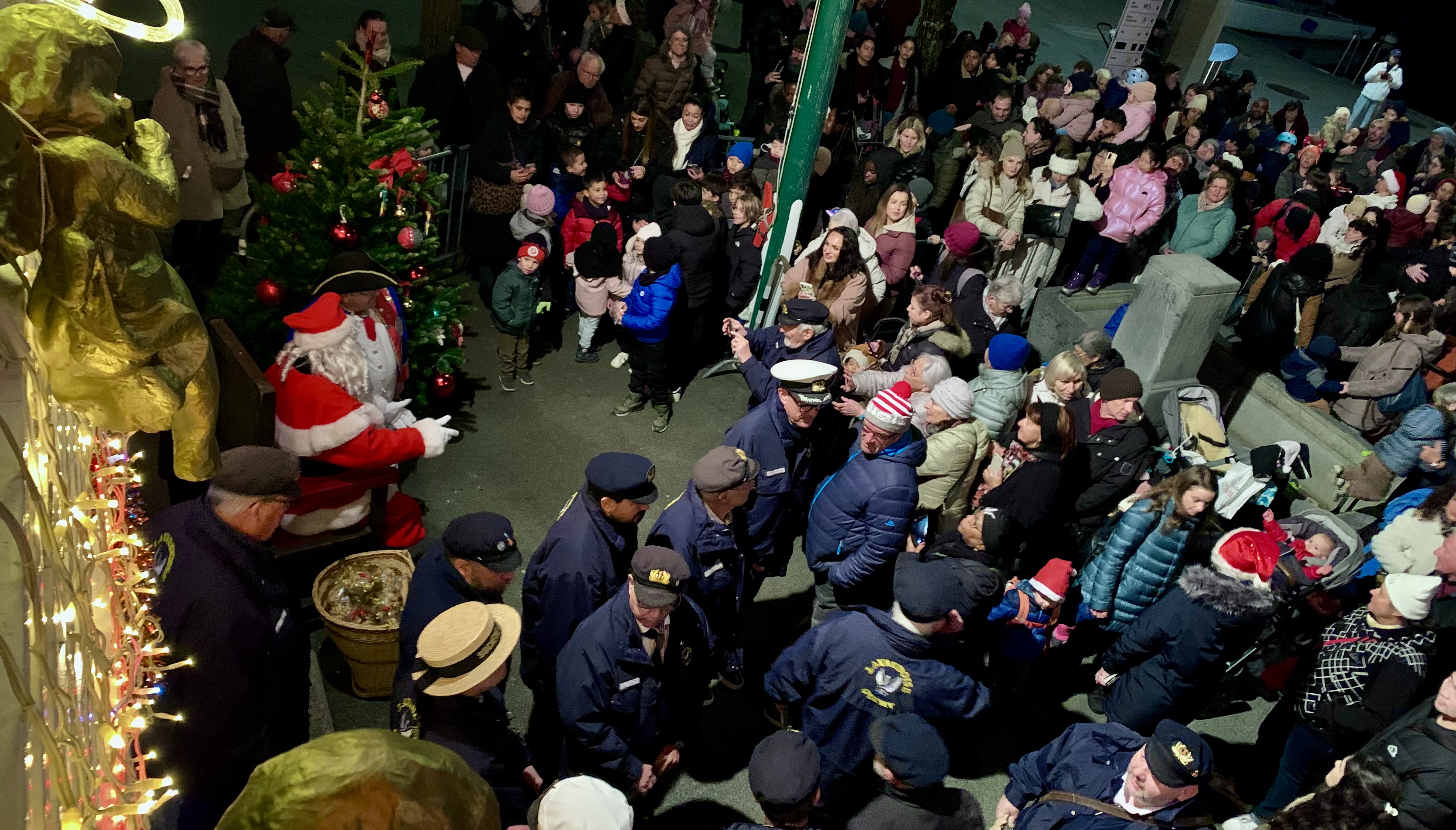Un monde fou, des enfants très patients et un moment convivial en famille.